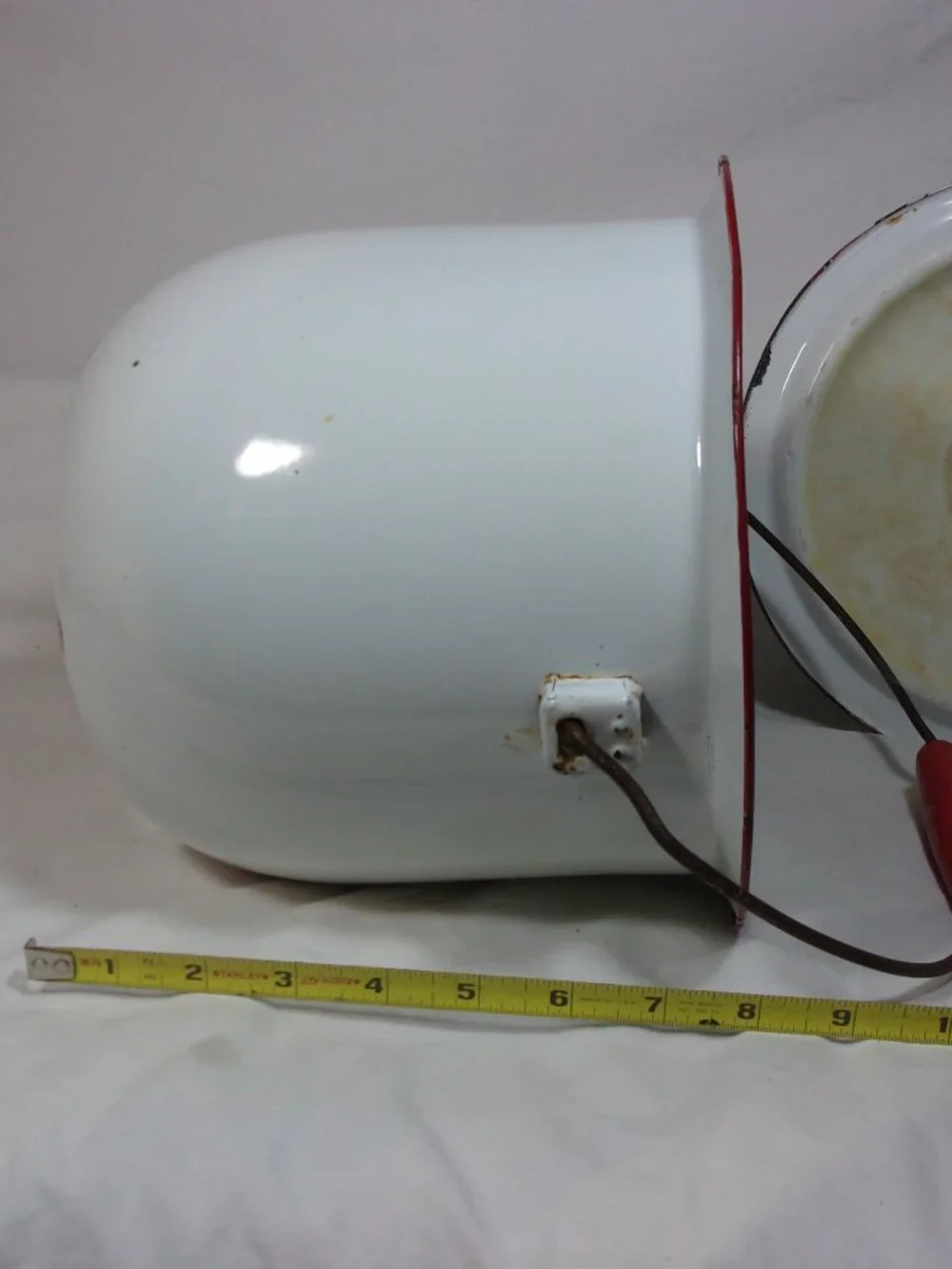 VINTAGE WHITE ENAMEL CHAMBER/STOCK POT RED TRIM WITH LID
